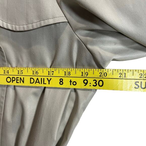 VTG London Fog Maincoats Double Breasted Trench Coat Size 8R Belt Made in USA - Picture 2 of 11